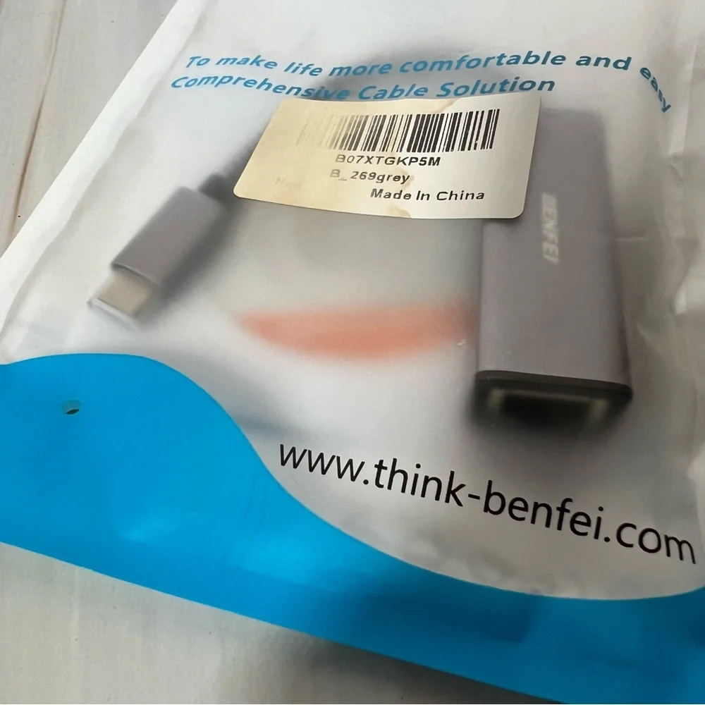 NWT USB to‎ HDMI Converter Cable